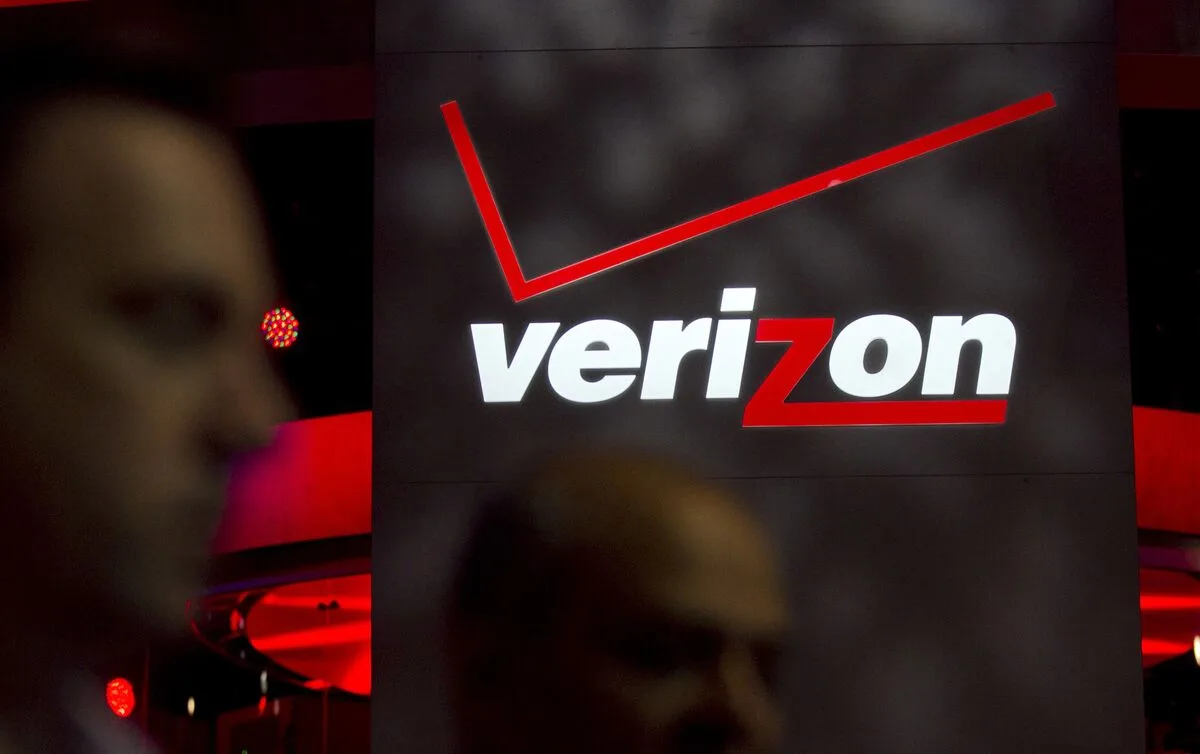 Photo for: Verizon CEO Says AI Will Replace 'Large Percentage' of Customer Service Jobs